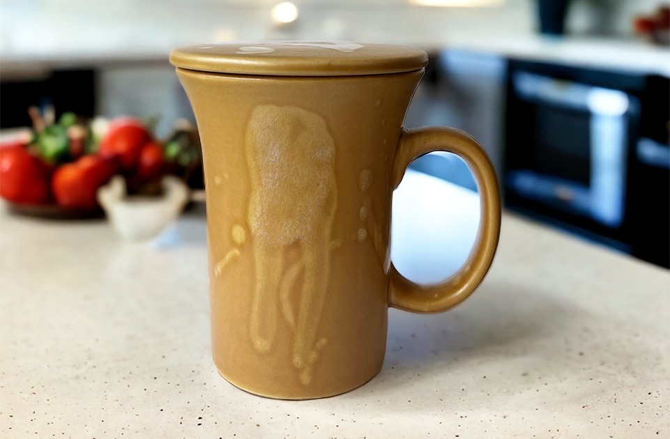 Pichet 8 3/4 tasses Impressions Tupperware 3333 Or avec couvercle à bascule 2,1 L vintage - France