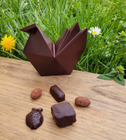 Basile et Téa - Poule en chocolat Noir 66% de Pâques Garnie130g