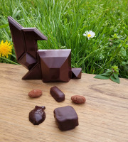 Basile et Téa - Lapin en chocolat Noir 66% de Pâques Garni 130g