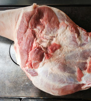 Elevage " Le Meilleur Cochon Du Monde" - Porc Plein Air et Terroir Jurassien - [Précommande] Epaule de Porc entière Duroc- 10kg