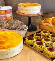 Boulangerie Maison Héron père et filles - Le panier de Noël: gâteaux, pain à partager
