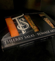 Thierry Salas, fumage artisanal - collection craquante : pavés de saumon fumé, mariné gravlax, signature 3 sésames et sirop d'érable