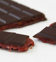 Compagnie Générale de Biscuiterie - Tablette Chocolat Noir Fourrée Caramel Cassis