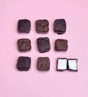 Basile et Téa - Guimauves vanille enrobées  Chocolat noir 70% 120g