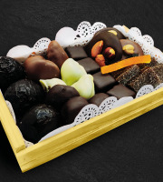 Maison du Pruneau - Cueillette du Gascon - Assortiment festif Pruneaux Et Chocolats - Mini Cagette Gourmande 400g