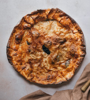 Les Délices d'Aliénor - Tourtière Landaise aux pommes et aux pruneaux cuite fraîche - 10 parts