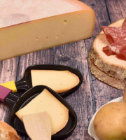 Fromage Gourmet - Raclette fumée - 1/2 Meule ±3 kg