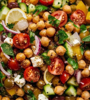 Graines Précieuses - Salade  de pois chiches à la fêta et tomates cerises confites