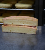 Alléosse Maitre Artisan Affineur Fromager - Munster au lait cru  AOP affiné à l'eau de vie de Mirabelle (entier)