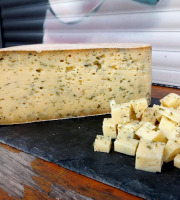 La Ferme des Cara-Meuh - Ecrémeuh ail des ours BIO - Meule entière