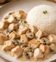 Le Paradis d'Escargot - Émincé de poulet à la crème et aux champignons, riz blanc
