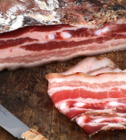 Charcuterie Aubard - Ventrèche Plate au Piment d'Espelette AOP en tranches 200g