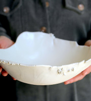 Atelier Eva Dejeanty - Généreuse coupelle en porcelaine de la nouvelle collection Minéral