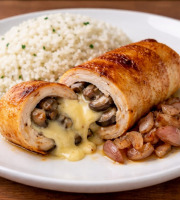 Le Paradis d'Escargot - roulade de poulet farci  au comte champignon et crème a l ail accompagné de riz cuisinier