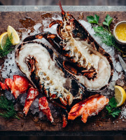 La Maison du Homard - Homard canadien mi-cuit en carapace, coupé en 2 – Environ 300 g