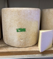 La Ferme de Labouygues - Cantal fermier "Jeune" AOP 750g