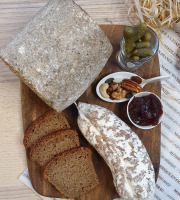 Maison Marie SEVERAC - Planche Bès (B): Fromage Sanérac avec Saucisson de boeuf sans nitrites