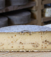 Les Fermes Vaumadeuc - Tomme au Sarrasin- Au lait cru entier de vache- Affinage 2 mois -  850g