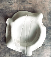 Atelier Eva Dejeanty - Assiette en porcelaine Comme au restaurant