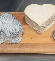 Les Biquettes de Cercles - Dunn Louise - Lot de deux Cœurs Natures et deux Cœurs Cendrés au lait de chèvre bio cru entier