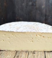 Elevage de Cochons en Forêt et Produits du Terroir Jurassien - Tomme des Loutons au lait cru - demi tomme