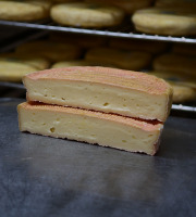 Alléosse Maitre Artisan Affineur Fromager - Munster au lait cru  AOP affiné à l'eau de vie de Mirabelle (entier)