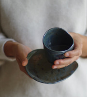 Atelier Eva Dejeanty - Service de Vaisselle en Céramique : Ensemble Tasse et Sous-Tasse Modèle Cellule