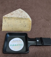 Ferme des Petits Monts - Raclette fermière SARRIETTE BIO au lait cru -  Part de 0,5 kg