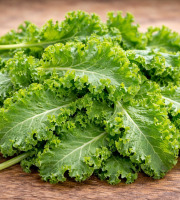 Nature et Saveurs - Ferme Aquaponique et Permacole Astérienne - Jeunes feuilles de kale vert — tendres et croquantes