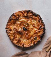 Les Délices d'Aliénor - Tourtière Landaise aux pommes et aux pruneaux cuite fraîche - 8 parts