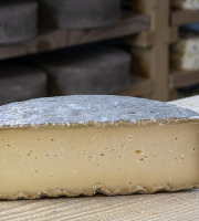 Les Fermes Vaumadeuc - Tomme du Vaumadeuc - Au lait cru entier de vache - Affinage 3 mois - 800g