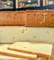 Crémerie de Mandallaz - La Raclette Fribourgeoise - lait cru - 4 pers - Tranchée