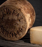 Les Affineurs des Volcans - Cantal Fermier Vieux AOP Portion 1kg