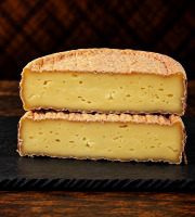 Alléosse Maitre Artisan Affineur Fromager - Livarot au lait cru AOP Vaches de race Normande (1/2)