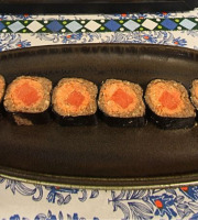 Bassilour Gourmet - Sushis à la truite fumée riz à l'ail noir x6