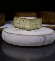 Alléosse Maitre Artisan Affineur Fromager - Raclette à l'Ail des ours au lait cru des Alpes