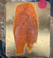 L'atelier Sea Frais - Saumon fumé au bois de cerisier, infusé au gin et baies de Genévriers