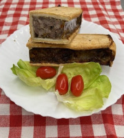Ferme Guillaumont - PATE EN CROUTE DE CERF AUX GIROLLES COCKTAIL
