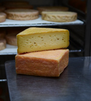 Alléosse Maitre Artisan Affineur Fromager - Maroilles fermier au lait cru AOP (1/2)