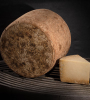 Les Affineurs des Volcans - Cantal Vieux Pasteurisé AOP Portion 2,5 Kg