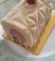 Le Jardinier Glacier - Buche glacée banane  fraise  6 à 8 personnes