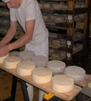 Fromagerie de la Chapelle Saint Jean - Tomme  fraiche demi