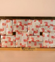 Maison Jonquier - Coffret Nougat de Noël - Mélange de 8 Bâtonnets Blanc Tendre et 8 Noir Souple