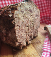 La Ferme de Cintrat - Terrine de pâté de campagne tranchée