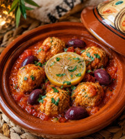 Le Paradis d'Escargot - un joli tajine de boulettes de poisson à la sauce tomate