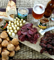 Ferme du caroire - Panier Apéro Dînatoire autour du chèvre en fromage et charcuterie