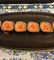 Bassilour Gourmet - Sushis à la truite fumée riz à l'ail noir x6