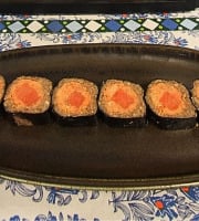 Bassilour Gourmet - Sushis à la truite fumée riz à l'ail noir x12