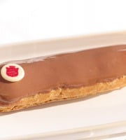 La Tarte Tropézienne - Eclair Tropézien au café