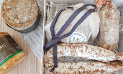 Maison Marie SEVERAC - Coffret Famille Apéro: fromage Sanérac, saucisson et saucisse du Cantal, pochon en cadeau. x8